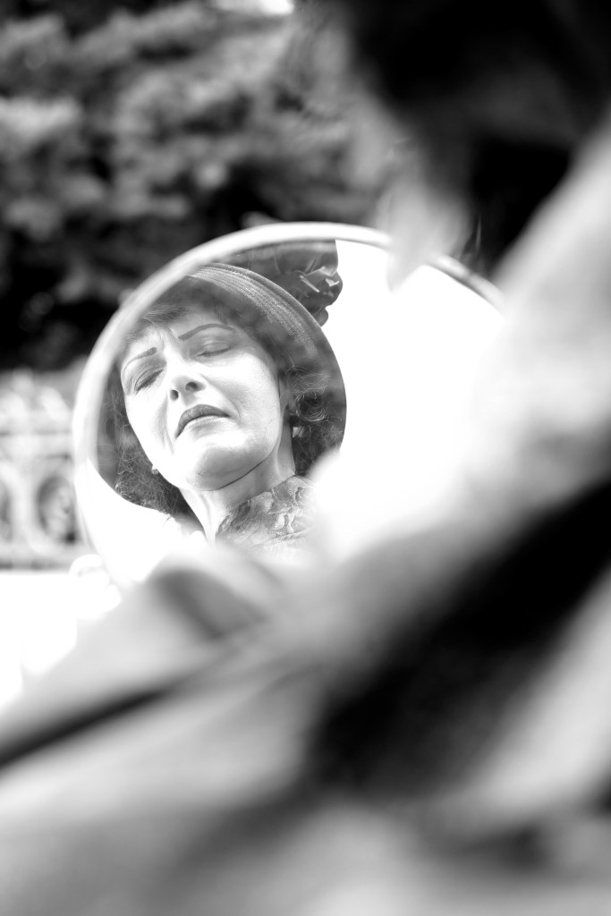 street anaartissima photographer street photography black and white photo