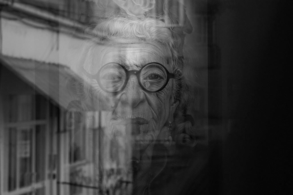 street anaartissima photographer street photography black and white photo