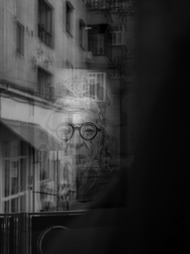 street anaartissima photographer street photography black and white photo