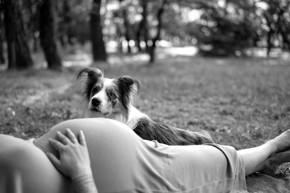 Motherhood anaartissima family photographer professional black and white  