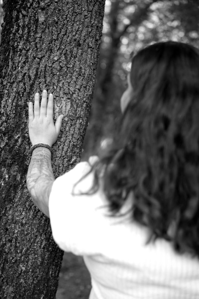 Motherhood anaartissima family photographer professional black and white  