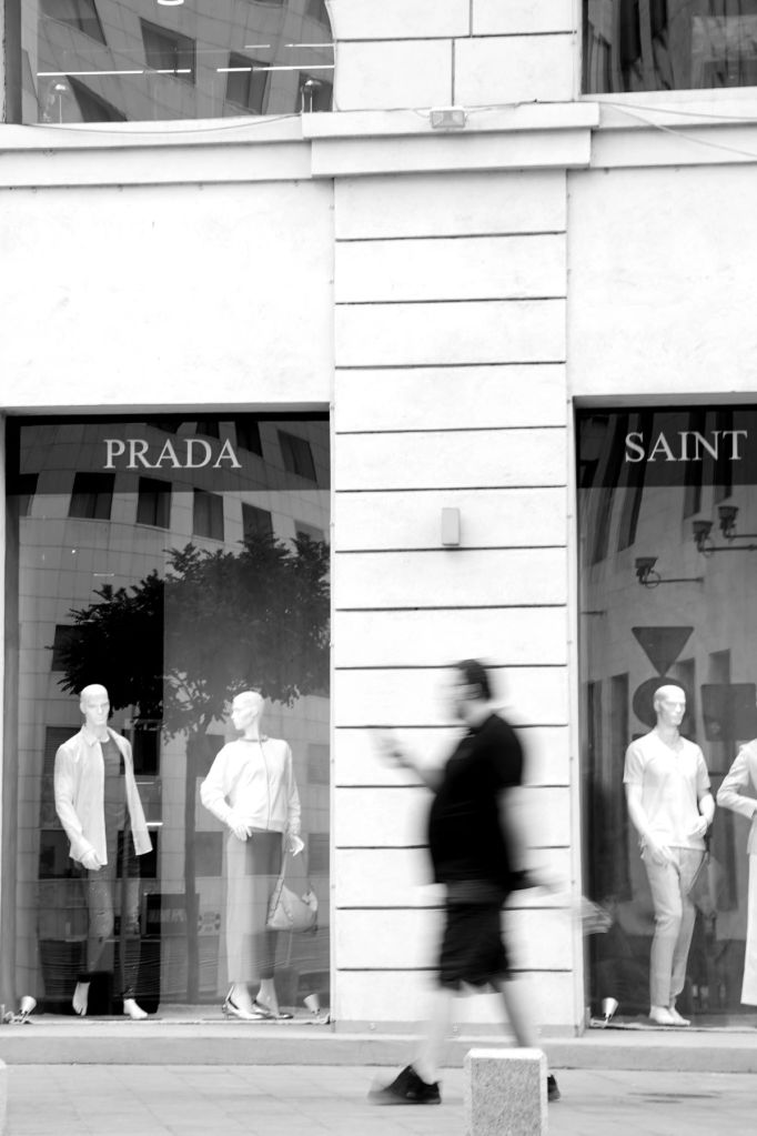 street anaartissima photographer street photography black and white photo